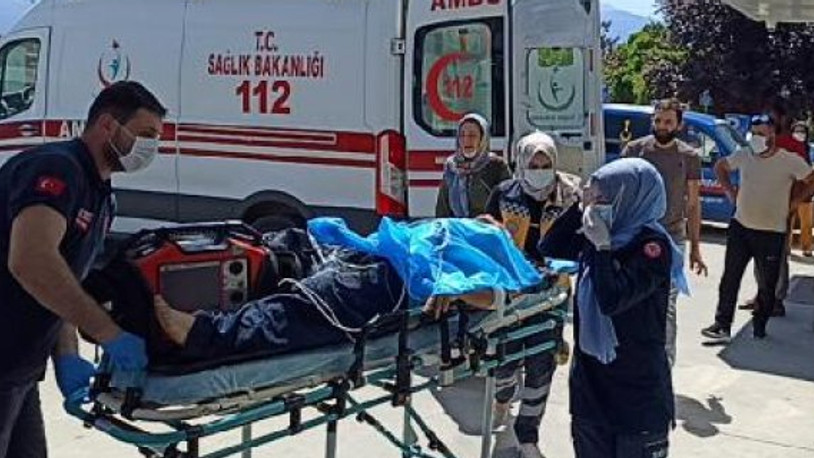 Babası ve babaannesini tüfekle vurdu