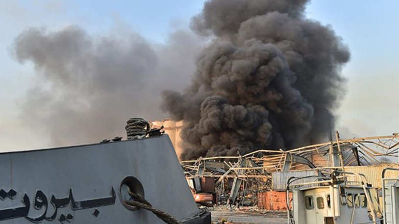 Beyrut'ta karıştı: Halk sokaklara indi