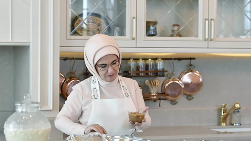 Emine Erdoğan, pekmezli aşure tarifi paylaştı