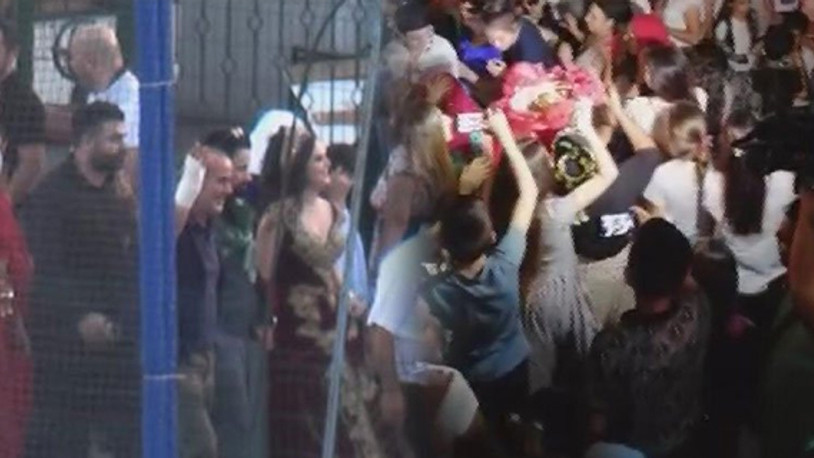 Sosyal mesafesiz, maskesiz sokak eğlenceleri tam gaz devam ediyor