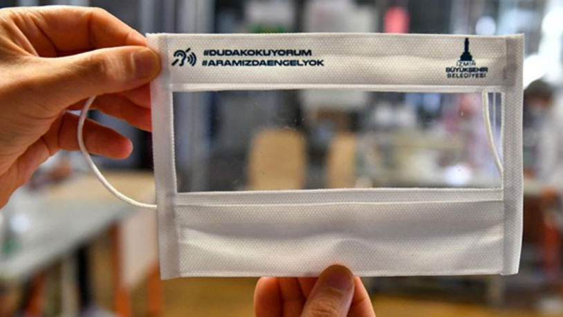 CHP'li İzmir Belediyesi, işitme engelliler için şeffaf maske üretiyor