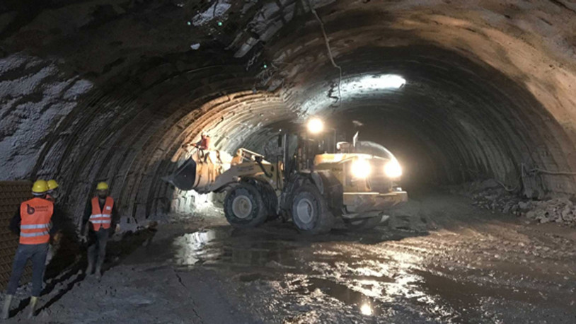 Erzurum'da patlama sonrası göçük: İşçiler mahsur kaldı