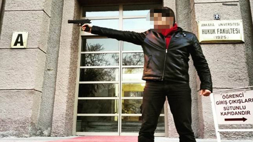 Fakülte önünde silahla fotoğraf çektiren araştırma görevlisi istifa etti