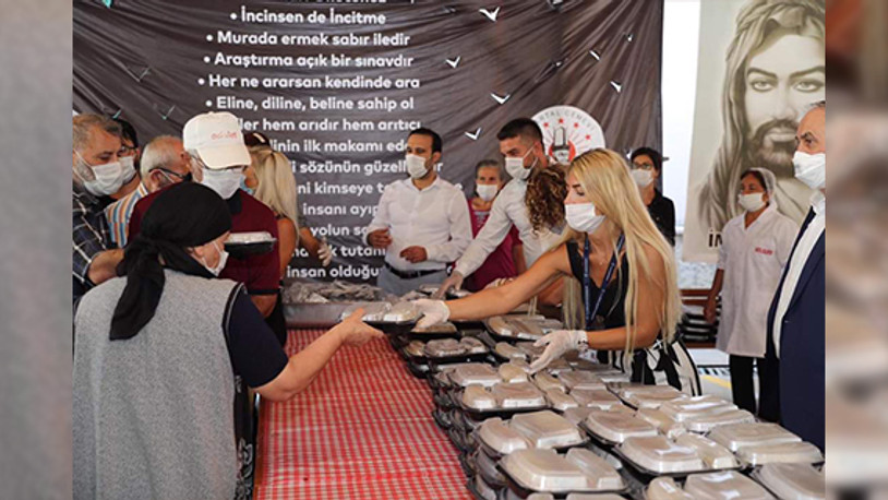 Kartal’da Muharrem ayı dolayısıyla aşure dağıtımı gerçekleştirildi