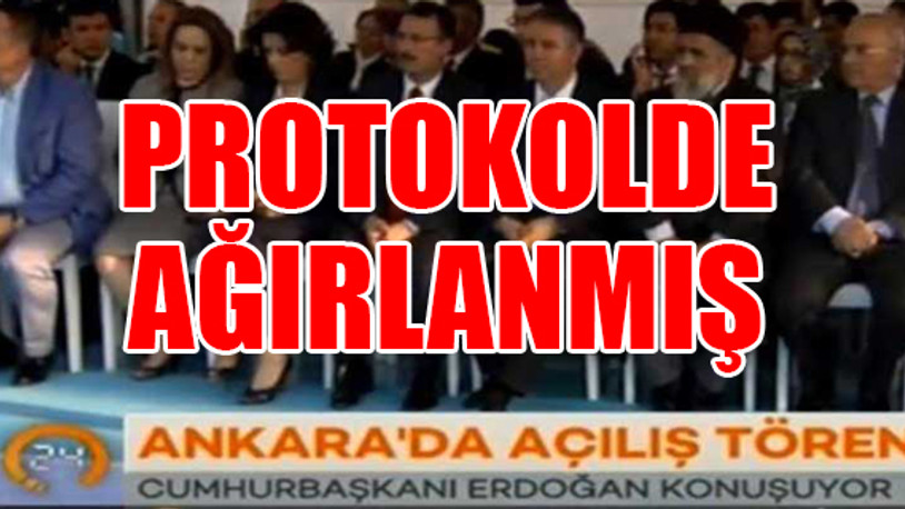 Küçük çocuğa cinsel istismardan tutuklanan tarikat şeyhinin AKP'li bakanlarla görüntüleri çıktı