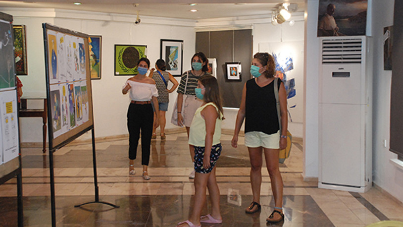 Maskeli Sergi Açıldı