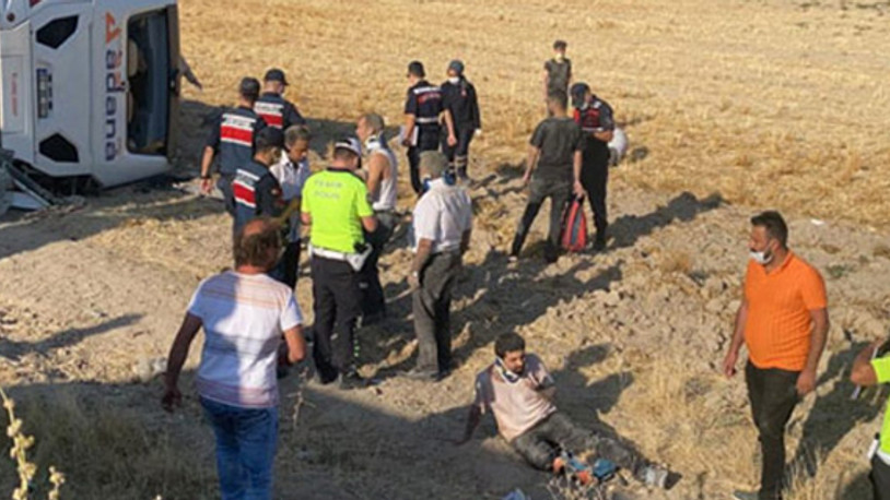 Otobüs devrildi: 30 kişi yaralandı