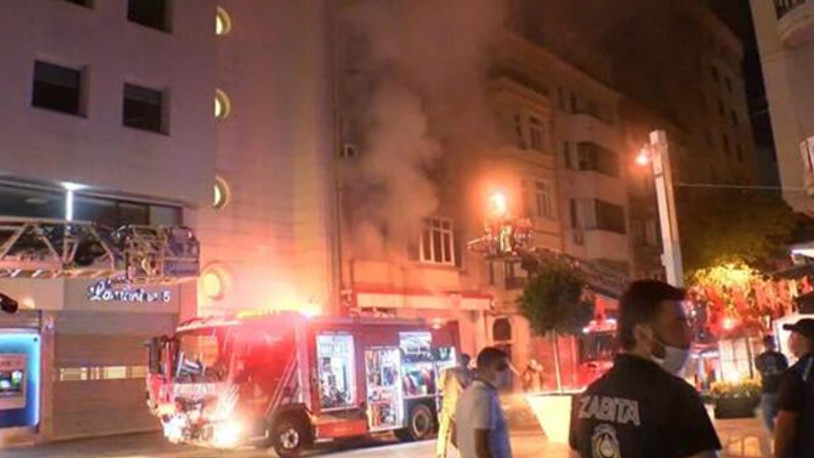 Taksim Meydanı'nda yangın