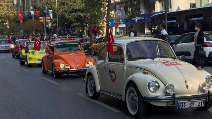 Cumhuriyet'in 97. yılına 'klasik otomobiller'  damga vurdu