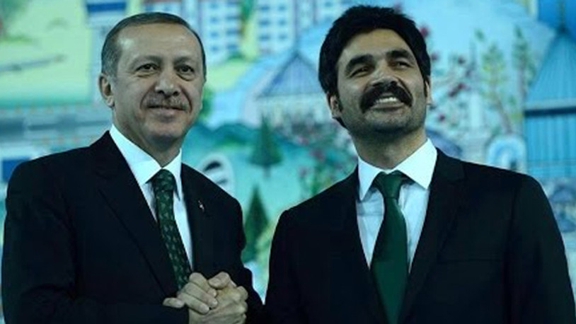 ‘Dombra’ şarkısıyla övgüler yağdıran Uğur Işılak, yeni şarkısıyla AKP'yi yerden yere vurdu