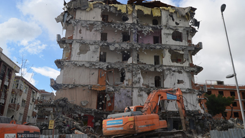 99 depreminde Avcılar’da hasar gören 245 binanın güçlendirme veya yıkımı için son ay