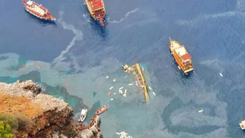 30 kişinin bulunduğu tekne alabora oldu: 1 kişinin cansız bedenine ulaşıldı