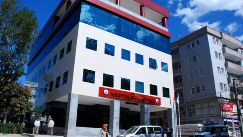 AKP’li belediye 5,5 milyon lira harcadığı oteli çürümeye terk etti