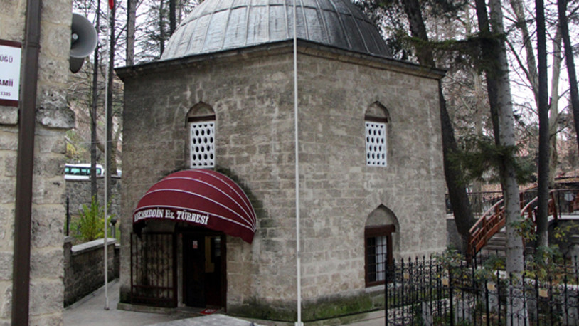 Akşemseddin Türbesi'ne Fransız tarzı tente takıldı