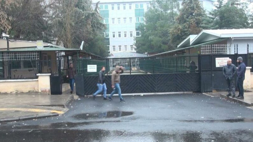 Kapalı okulu soydular 