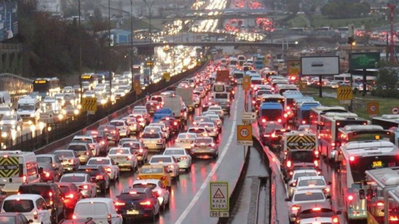 Kısıtlama öncesi İstanbul'da trafik kilit