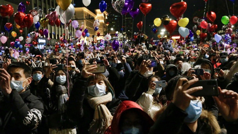 Koronavirüsün başladığı yer olan Vuhan'da yeni yıl böyle kutlandı