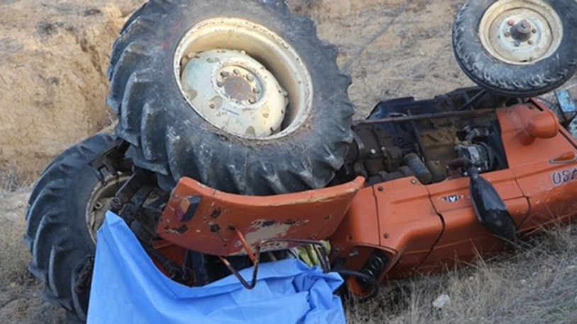 Manisa'da traktörün altında kalan sürücü öldü