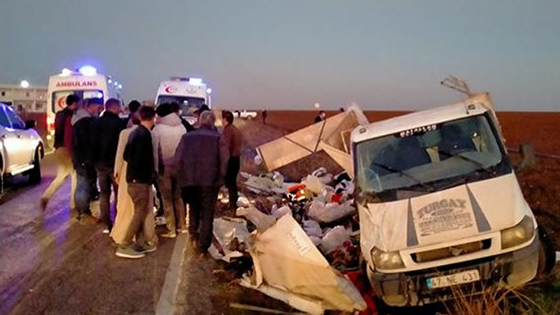 Tarım işçilerini taşıyan kamyonet devrildi: 22 yaralı