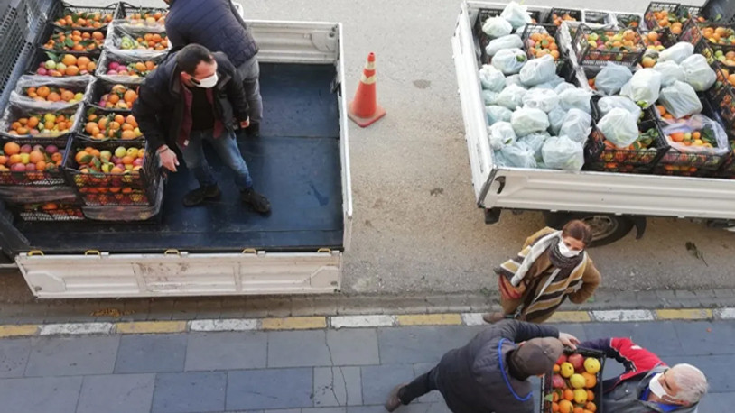 Tunceli Belediyesi'nden 1300 haneye sebze ve meyve yardımı