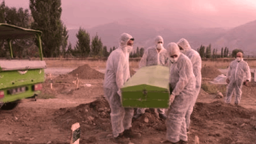 Baba-oğul bir hafta arayla koronaya yenik düştü