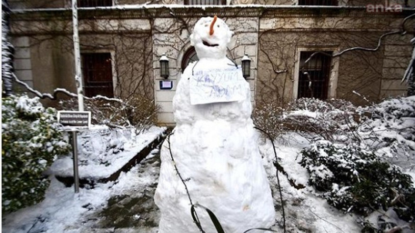 Boğaziçili öğrencileri kardan 'Kayyum Adam' yaptı