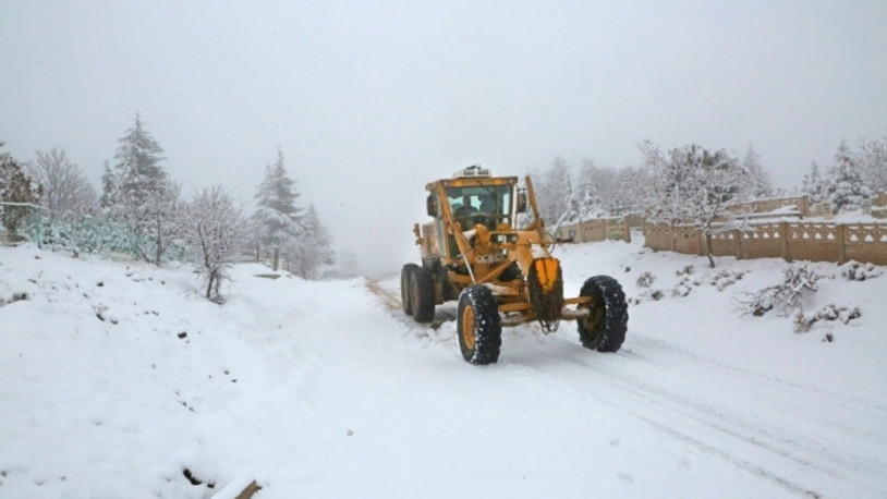 Elazığ’da kar 88 köy yolunu kapattı