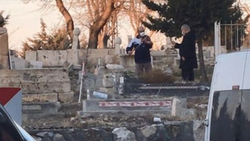 İsimsiz mezara keman dinletti