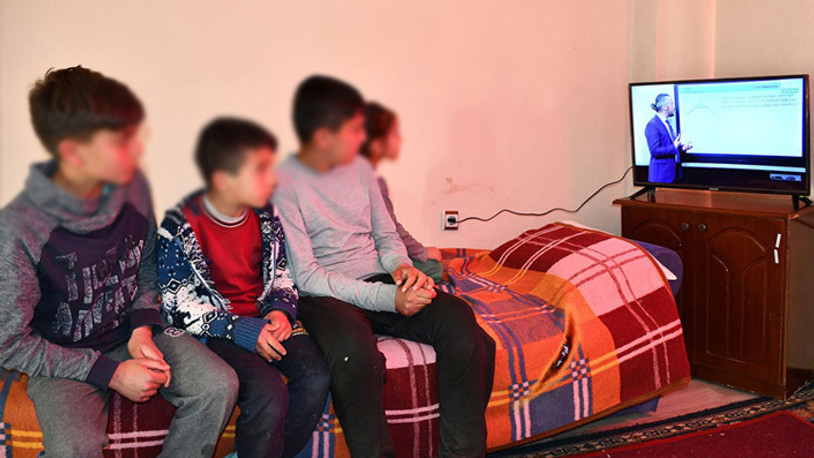 Memleketten acı manzaralar: Tablet için alyansını satan anneler var