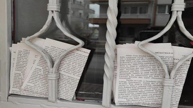 Sokağa çıkmak yasak, şeriat bildirisi dağıtmak serbest