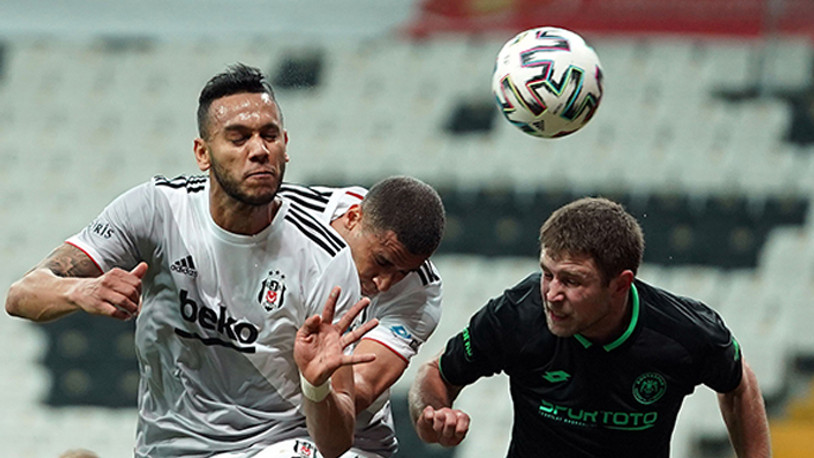 10 kişilik Beşiktaş 3 puanı aldı