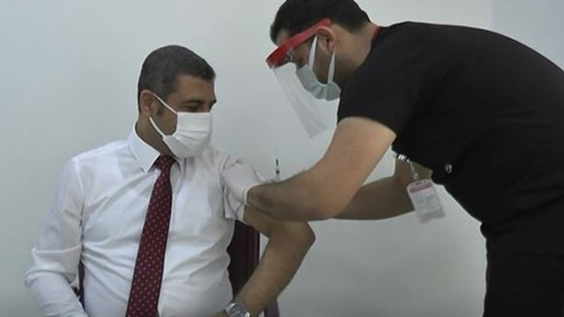 Aşı olan milletvekili koronavirüse yakalandı