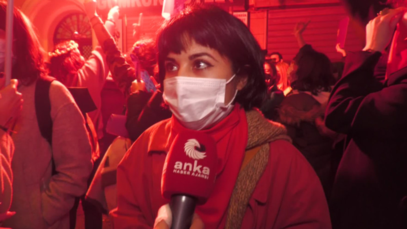 Boğaziçi eylemlerinde ev hapsi alan kadınlar kelepçeleri kırdı, eyleme katıldı