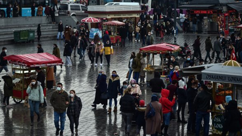 Kısıtlamasız cumartesinde Eminönü eski günlerini aratmadı