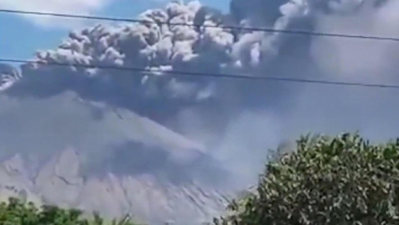 San Cristobal Yanardağı şehri külle kapladı