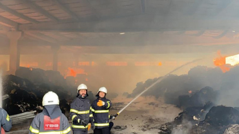 Tekstil deposunda yangın çıktı