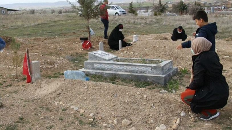 Aynı aileden 5 kişi 20 gün içinde koronavirüsten öldü