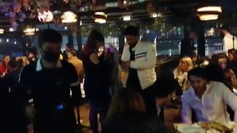 Beyoğlu’nda 100 kişilik partiye baskın