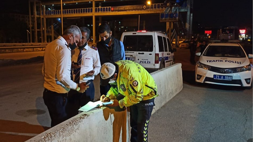 Biletsiz yolcu taşıyan otobüsteki çift, riskli grupta çıktı