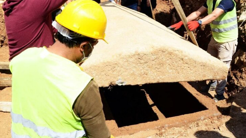 Bodrum’da bulunan 2 bin 400 yıllık lahitin kapağı ilk kez açıldı