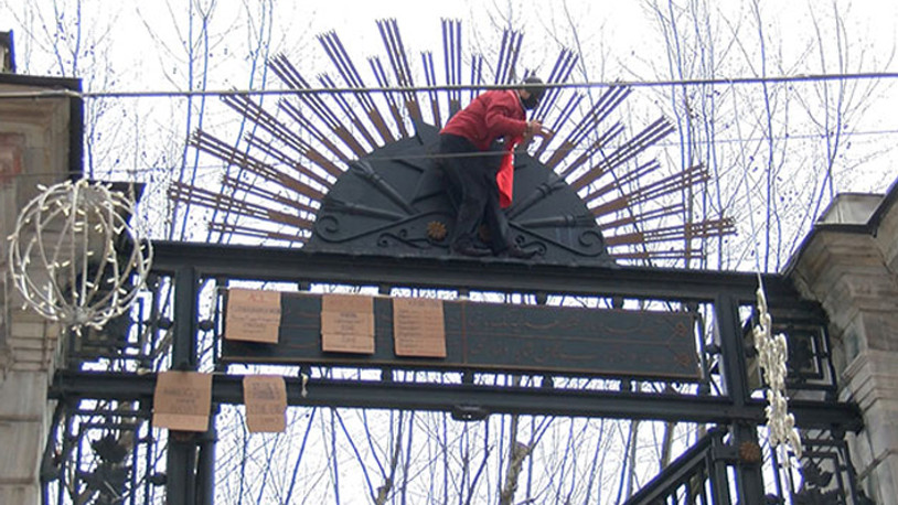 Galatasaray Lisesi kapısında intihar girişimi