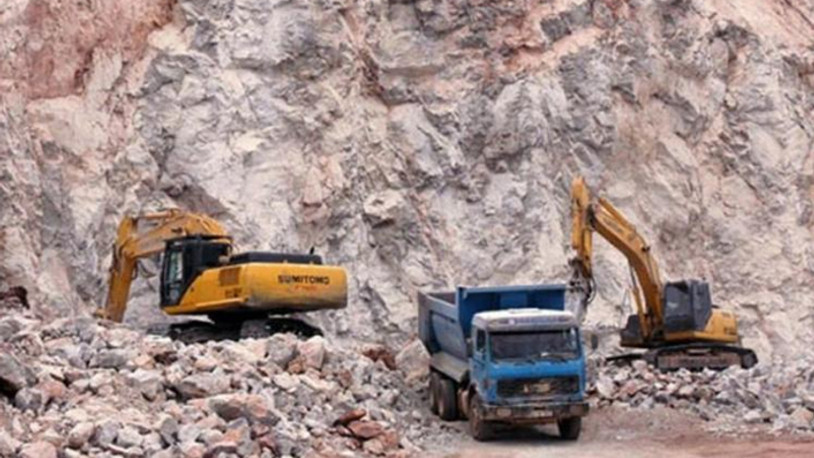 Göçük altına kalan kepçe operatörü yaşamını yitirdi