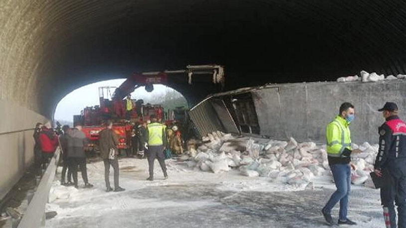 Kuzey Marmara Otoyolu'nda kaza: Edirne istikameti trafiğe kapatıldı