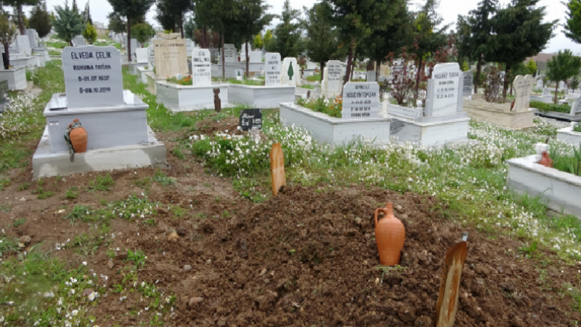 Öldü diye defnettikleri babalarını hastanede görünce şok oldular