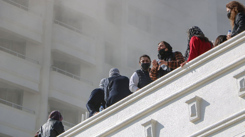 Otelde korku dolu anlar: Böyle yardım beklediler