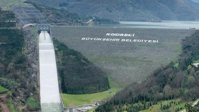 Su seviyesinin yüzde 98'e yükseldiği Yuvacık Barajı'nda kapaklar açıldı