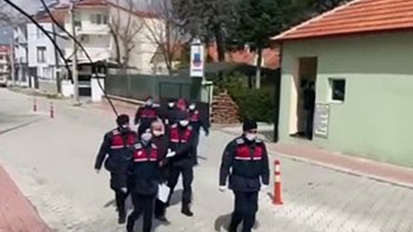Yaşlı erkeklere hem kadın pazarladılar hem de ilaç sattılar