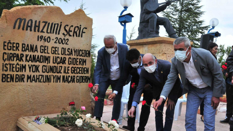 Aşık Mahzuni Şerif, mezarı başında anıldı