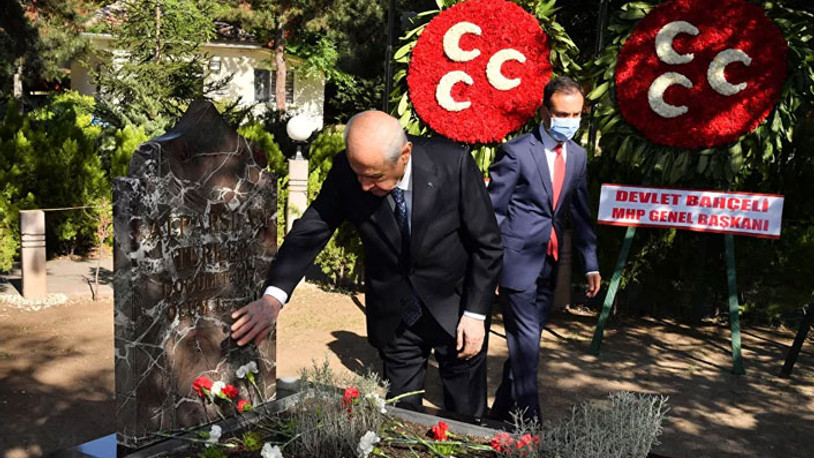 Bahçeli'den Türkeş'in mezarına ziyaret