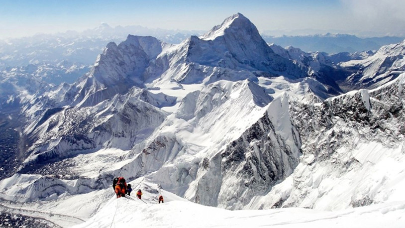 Çin, Everest Dağı'na tırmanışları koronavirüs nedeniyle durdurdu